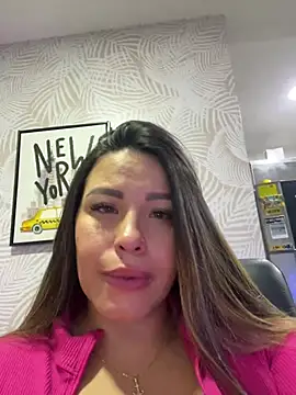 Sexyyykloee - tits out + very sloppy deep throat