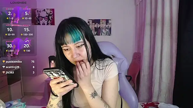 Iris_sky - naked and spanks