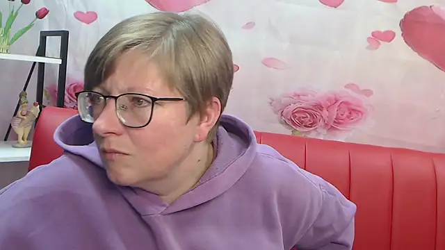 RadaChudna - Make my panties wet and let my legs trem