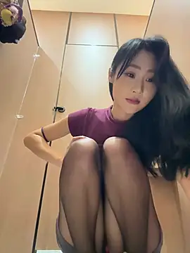 So-linger - 抖抖腿，咬咬嘴，哥哥震我喷水水😁 squirt💦💦💦