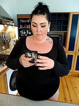 CurvyBonnie_XO