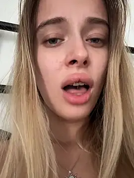 Enjoy_my_beauty - topless & suck fingers