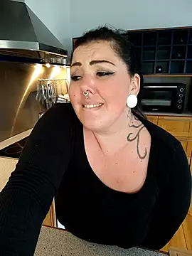 CurvyBonnie_XO