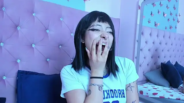 Darling_Keit - Handjob + eye contact