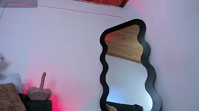 Liz_25b - NAKED