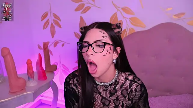 Misselektra__ - Leopard tease with sharp claws 🐾