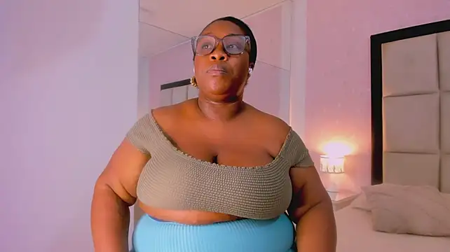 TreisyVixen - striptease