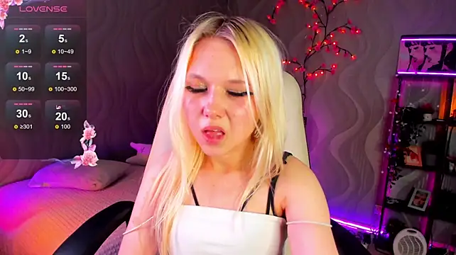 VivieSunn - Slap Ass