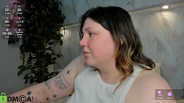 Ruth_Oliver - 🌋Squeezing nipples+moaning 😉