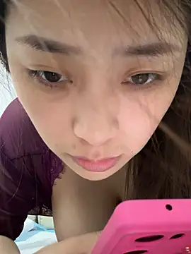 Xinyue-888 - 脱衣服抖胸一分钟