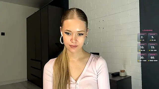 ZaidaSchwarten - underboobies