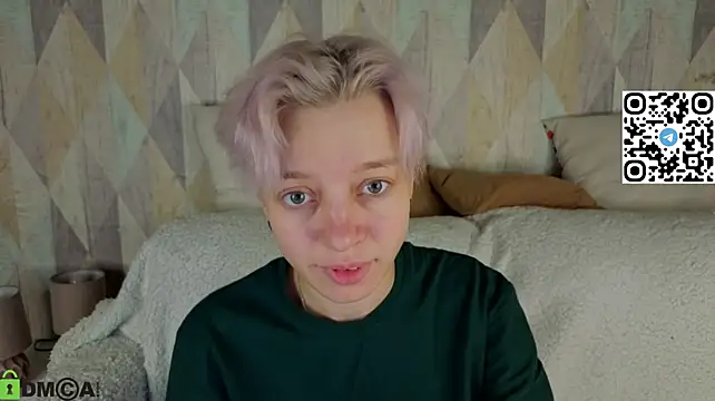 Michelle_Blond - pull nipples