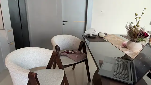 Sarahhh_xxx - Squat on your face