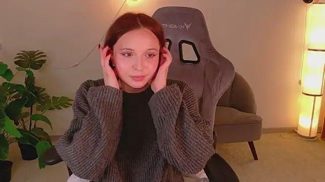 Mila__moon - Drops of water roll down the hot body
