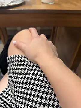 SlavicCandy - flash my underboobs in public