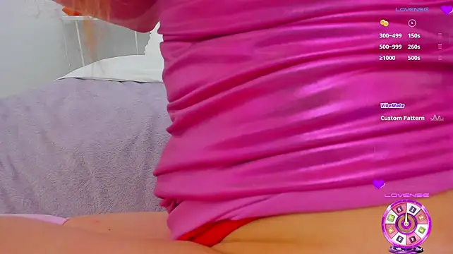 WowSarra - fingers in pussy (make me wet)