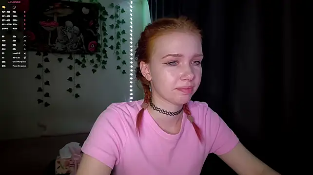 RedAriana - suck finger