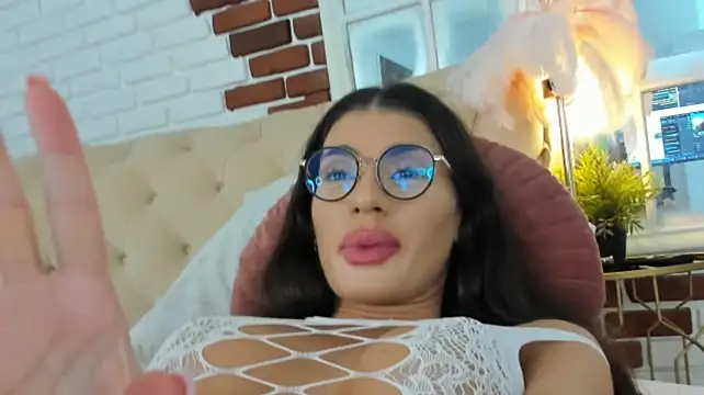 DariaAmaris - eye contact blow job