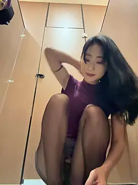 So-linger - 抖抖腿，咬咬嘴，哥哥震我喷水水😁 squirt💦💦💦