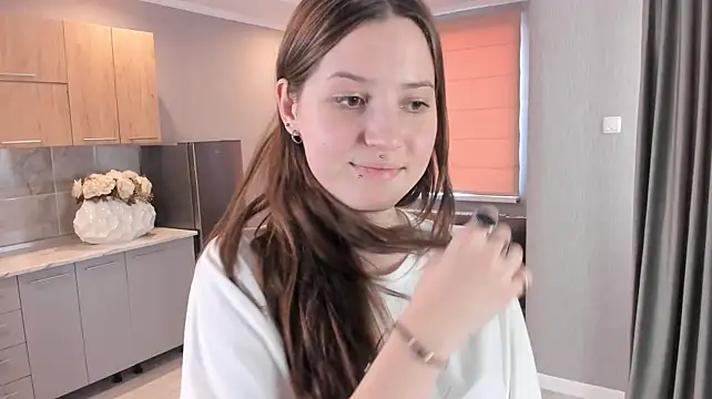LorileeTruden - show ma bra 5 min