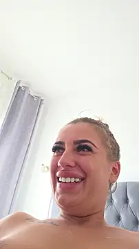 CrazyBhonnieX - Fuck me in doggy