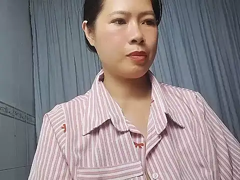 AMY9X - showing off a long tongue