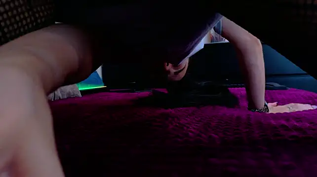 Kriss_brunette_5 - doggy show + spank ass
