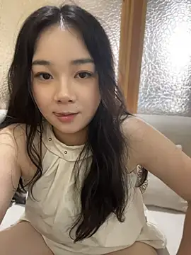 Luna-girl - 坐男人腿上问他有没有反应