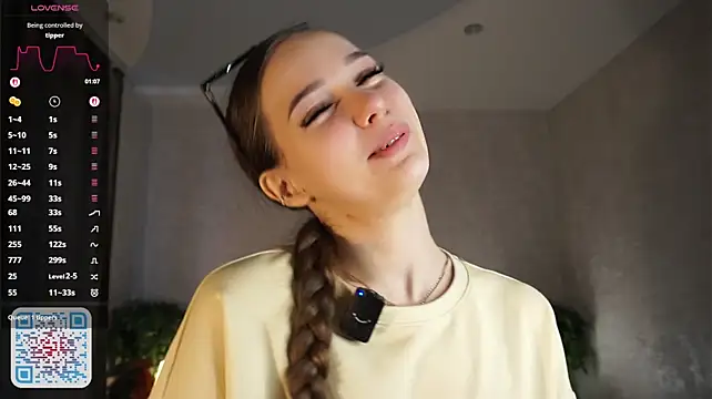 PearleKalmen - lower my shorts and see my ass 💖