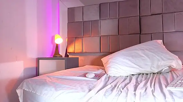 Zoe_jhonsonn - HI ZOE YOU LOOK BEAUTIFUL!