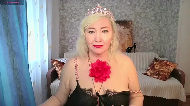 LadyKriss - spread your legs on the couch baby