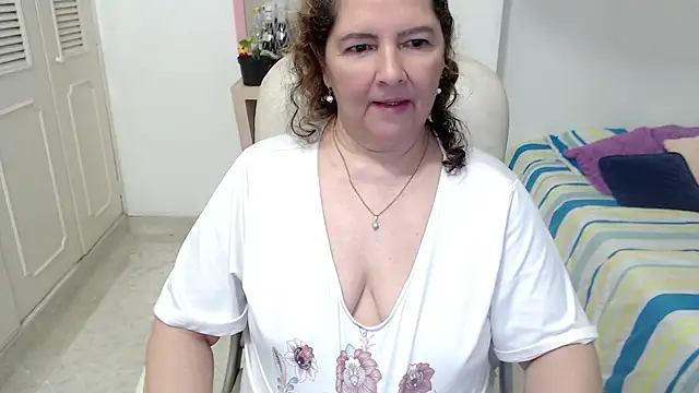 Leonela_69 - mommy is horny come play with me