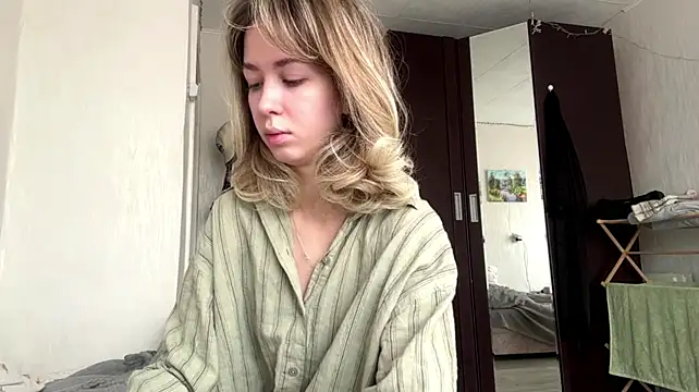 Sara_Bloservety - Squeeze your bra and moan