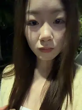 Zhenzhu443 - 任意脱掉一件