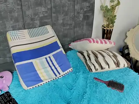 Maddy_pink99 - spanking on the ass
