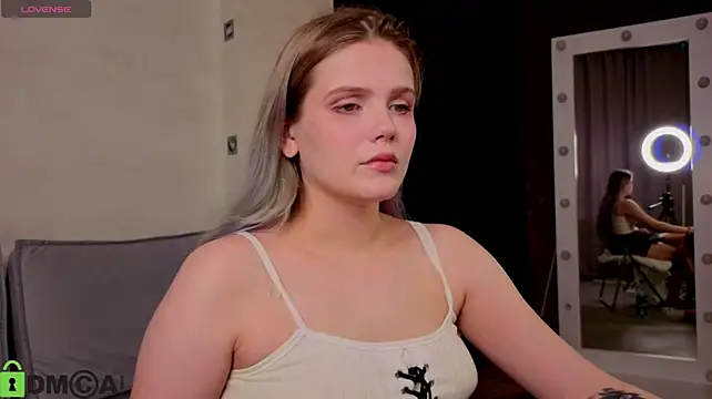 Alisa_Allison - sucking the tip of a dildo