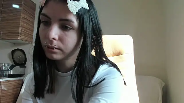 ErlinaBuoy - Shake siny boobs with hands