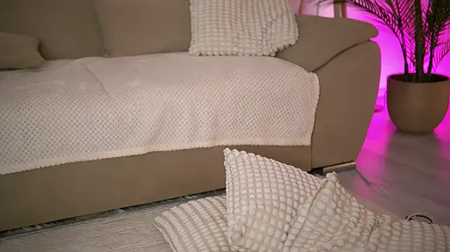 DeborahLowe - pillow Princess love making💅🏼