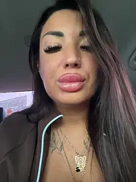 RuslanaXX - Squirt whis open doonow people go close