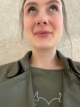 Dina_Tease - PLAT PUSSy near GUARDS & MOAN