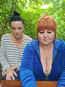 Buns2026 - Topless 2 Girls