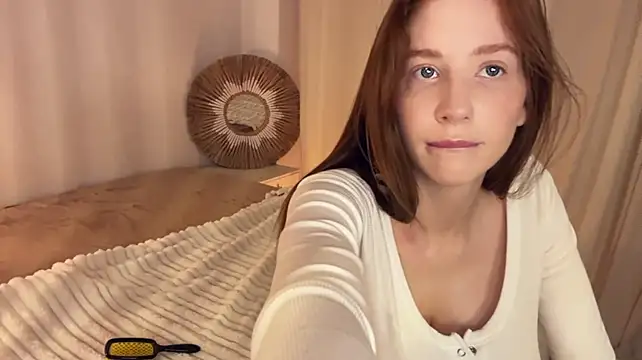 ElianaMakins - Squeeze my boobs close to cam