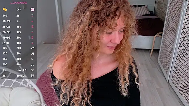 Milounee - doggy without panties