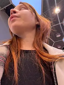 SlavicCandy - flash underboobs in front of pervy 😛