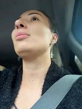 Wonder_Kari - Hi guys 💋 make me hot 🔥 🥵