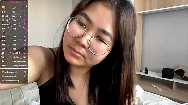 HikkoSinu - show boobs