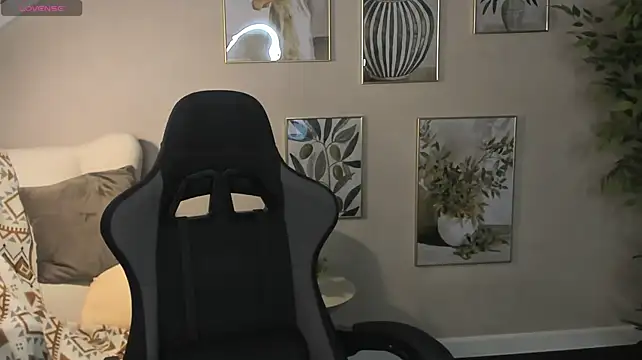Jooyce_Howward - show tits