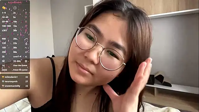 HikkoSinu - show boobs
