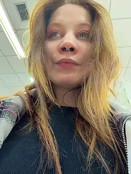 SlavicCandy - flash underboobs in front of pervy 😛