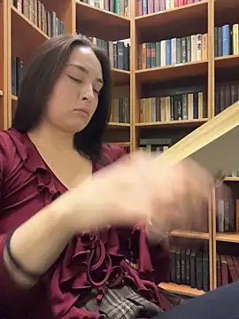 Holly_Play - wake up pussy in public